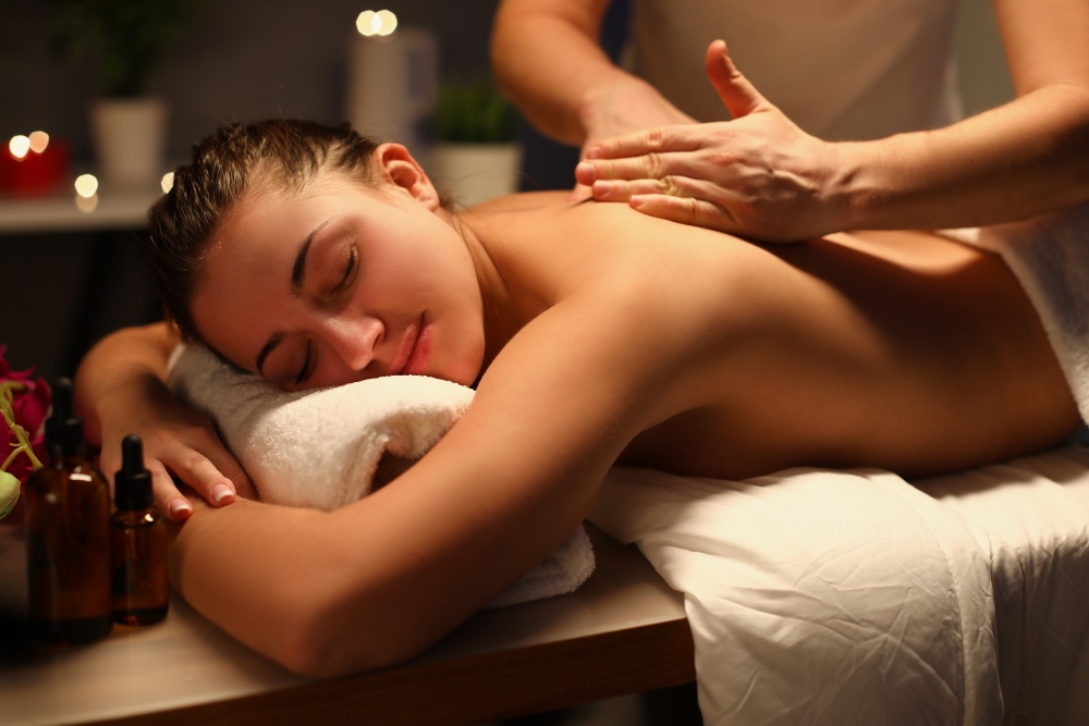 massage therapist​